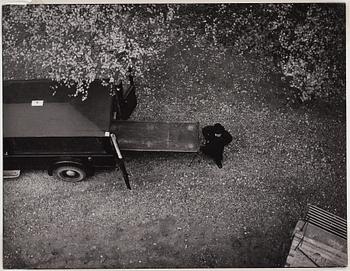 Sune Jonsson, "Begravningsfölje, Nyåker, Nordmalings socken, 1956", ur "Byn med det blå huset".