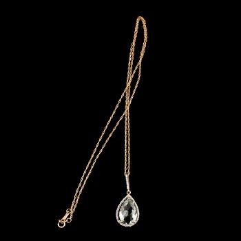 COLLIER, 14 k guld och vitguld, hänge med diamanter och grön droppformad ametist.
