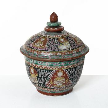 A Benjarong porcelain bowl with cover, Thailand, 19th century.