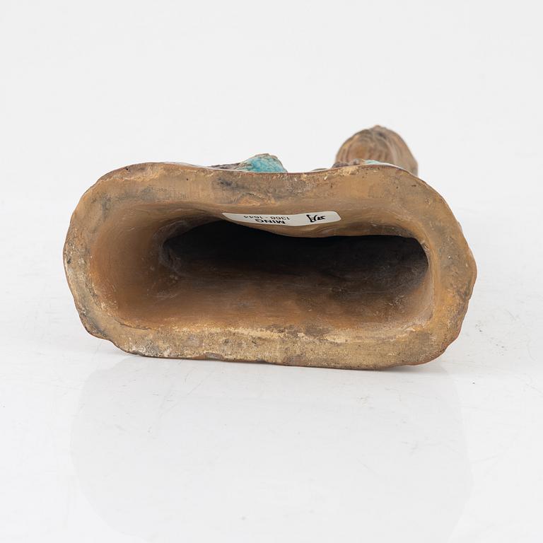 A turquoise glazed pottery figure of a Daoist dignitary, Ming dynasty (1368-1644).