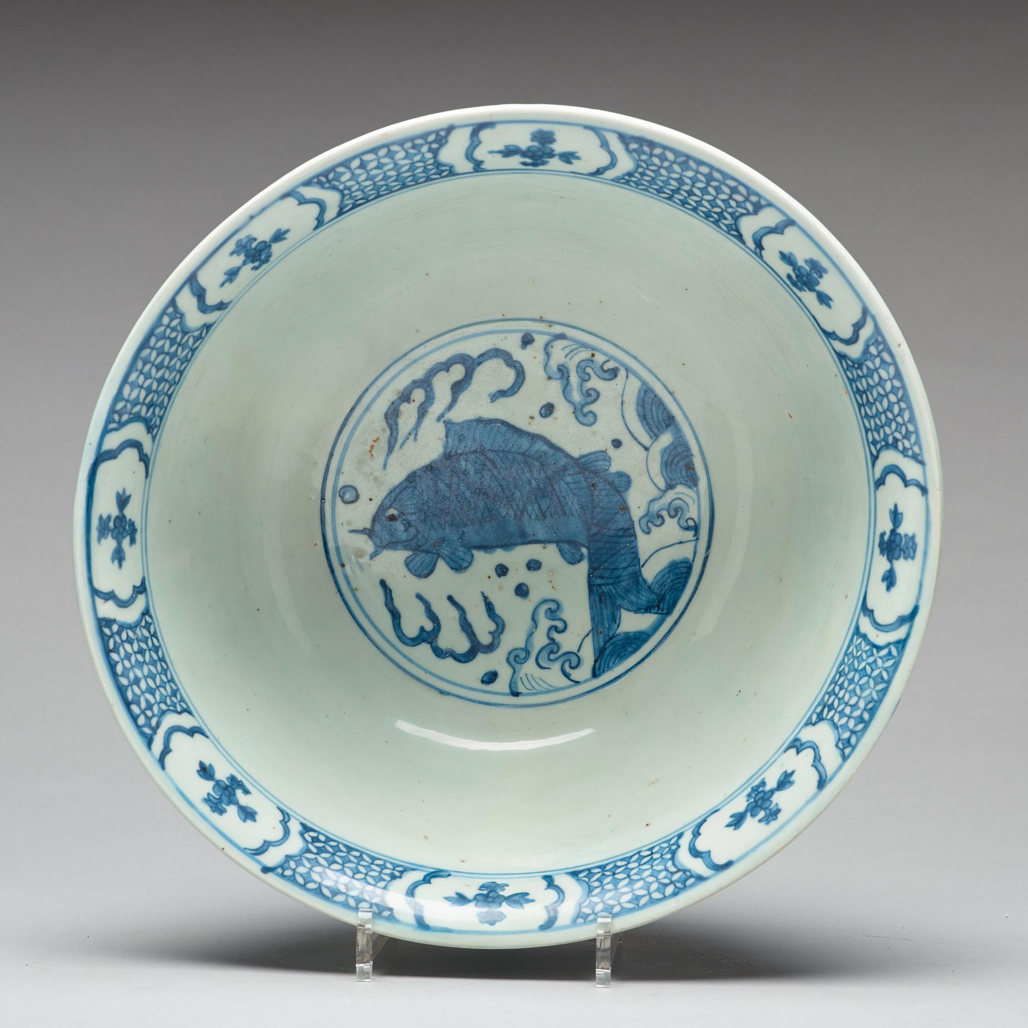 A large blue and white bowl, Ming dynasty (1368-1644).