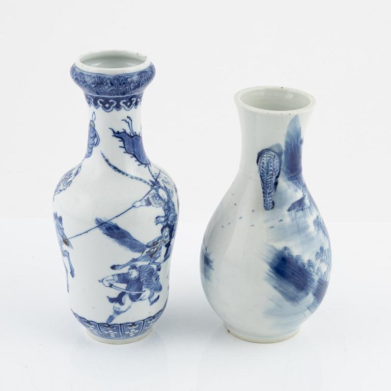 Two blue and white vases, late Qing dynasty, end of 19th Century.