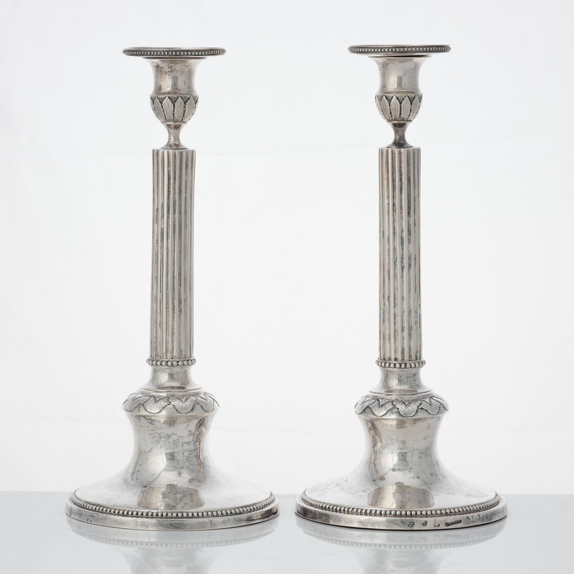Anders Isleben, kandelabrar för tre ljus, ett par, silver, Norrköping 1793. Gustavianska.