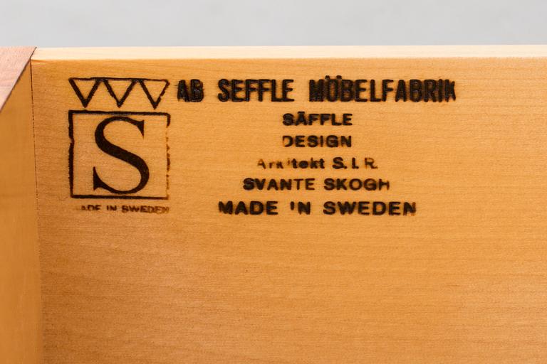 VITRINSKÅP,  Svante Skogh, Seffle möbelfabrik, 1950-tal. CITES-intyg medföljer.
