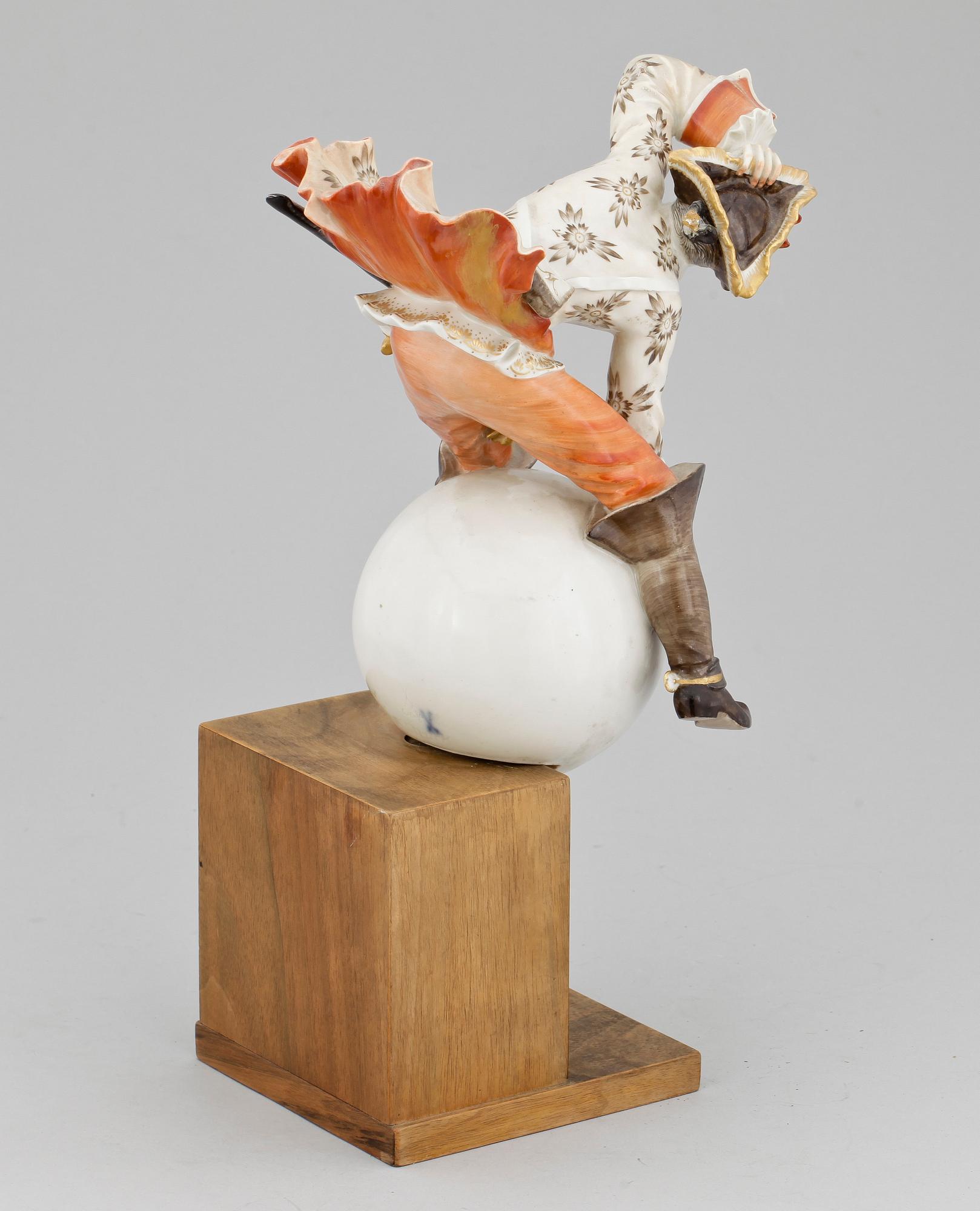 FIGURIN, porslin, Meissen. Sign A. Struck samt blindstämpel, Weifs. 1900-talest början.