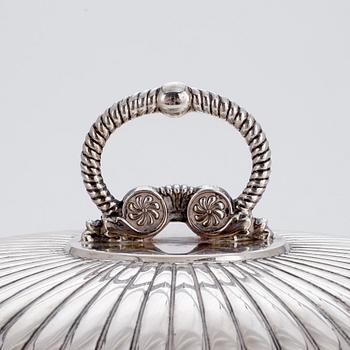 SOCKERSKRIN, silver, empire, Adolf Zethelius, Stockholm, 1828. vikt 704 gram.