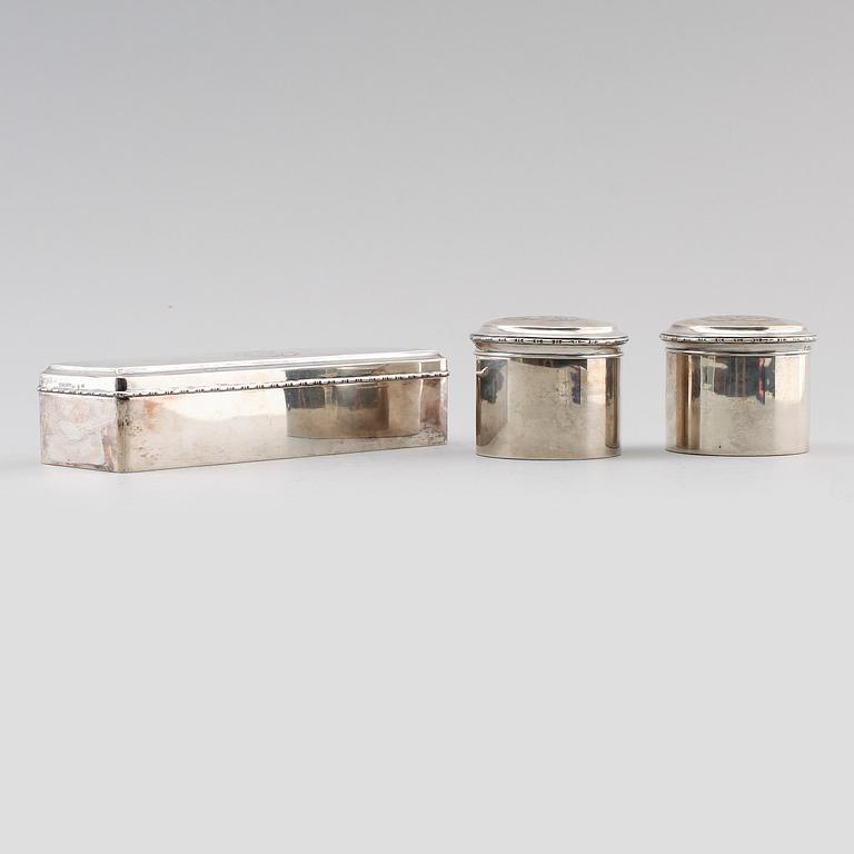 DOSOR, 3 delar, silver, C.G Hallberg, Stockholm 1917. Vikt ca 670 g.