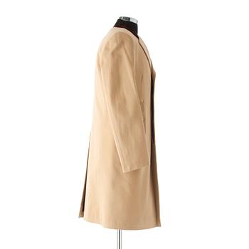 PARK HOUSE, a beige cotton coat.
