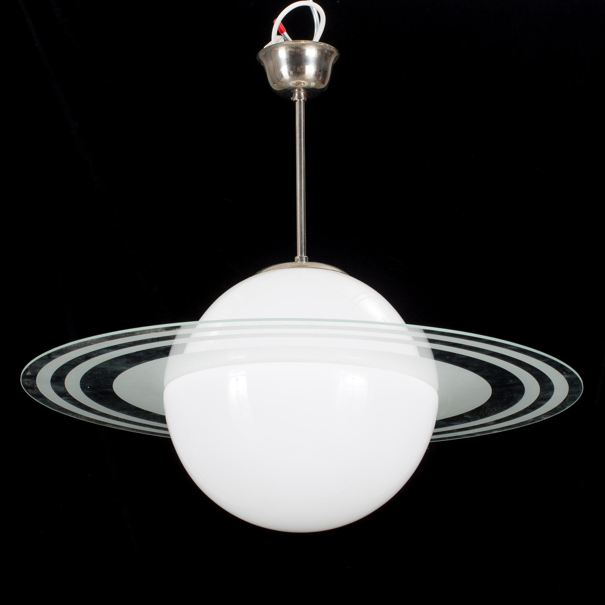 TAKLAMPA, Saturnusmodell, 1900-tal. Höjd ca 50 (inklusive fäste) cm.