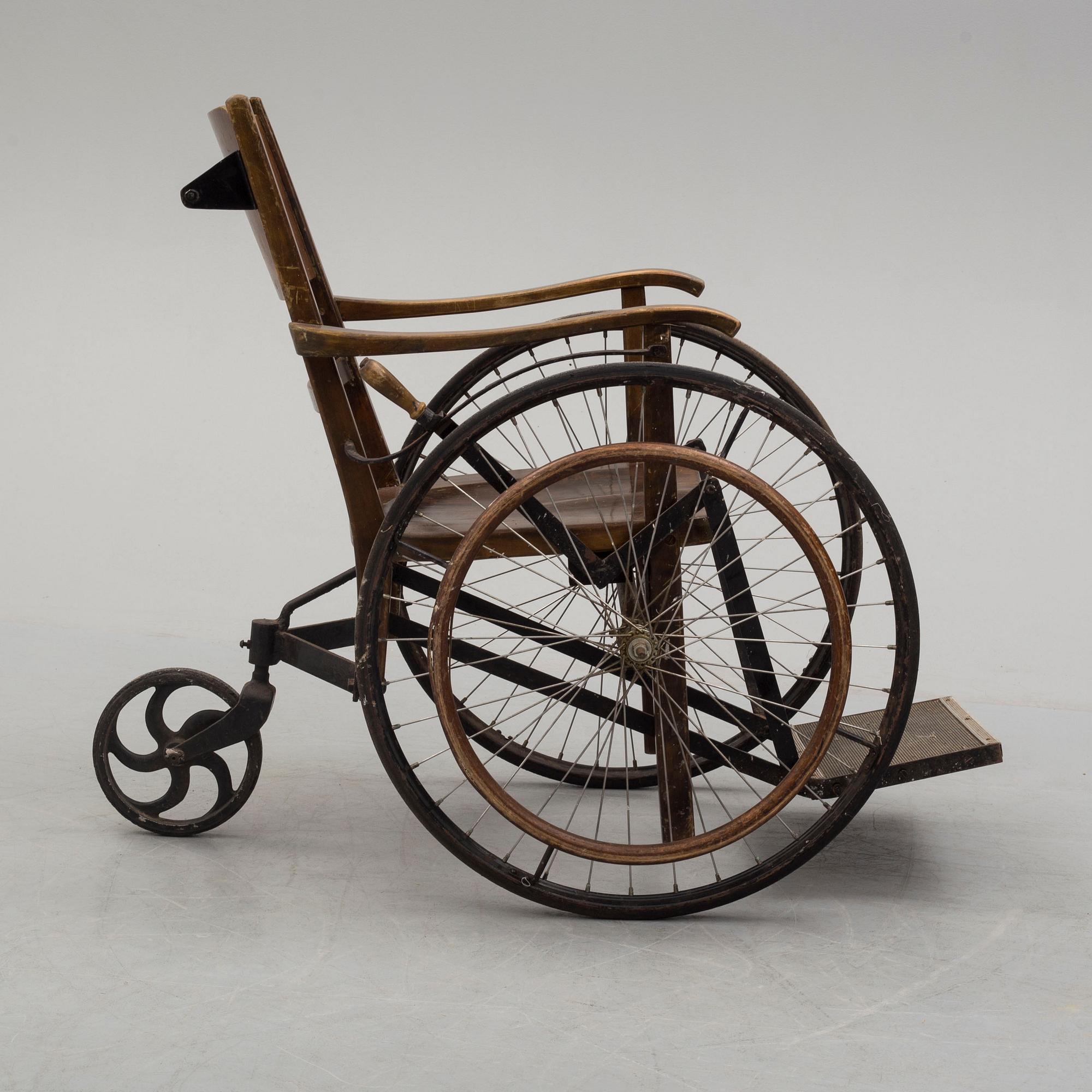 An early 20th century wheel chair.