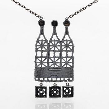 Pentti Sarpaneva, a silver necklace, Turun Hopea, Turku.