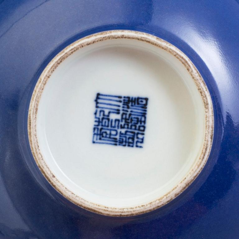 A Chinese blue a white porcelain bowl, 20th century.