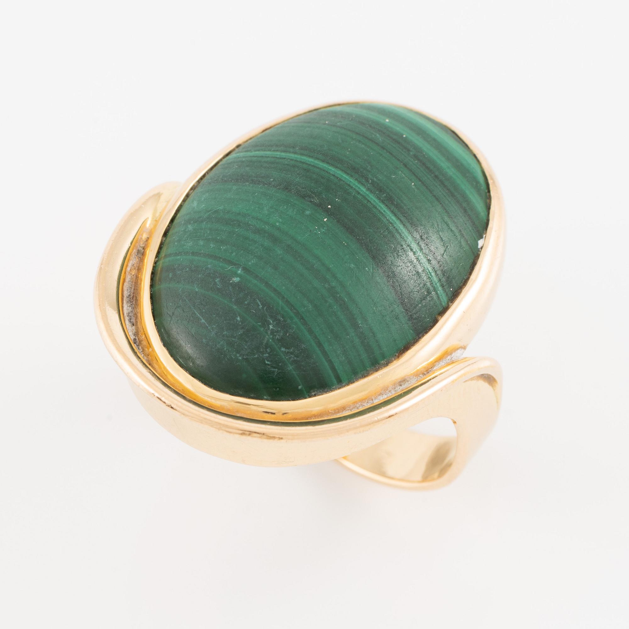 Ring, 18K guld med malakit.