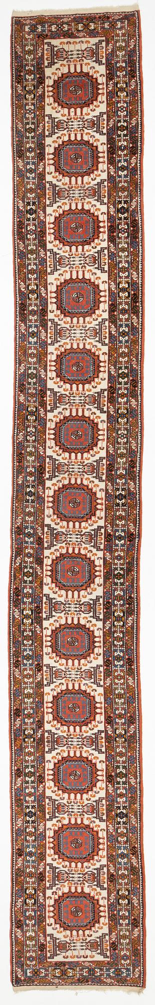 Gallerimatta, Karadja, ca 642 x 87 cm.