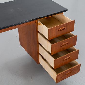 STOL Design Alfred Christensen för Slagelse mobelvaerk, Danmark, modell 370, etikettmärkt, teak samt skrivbord 1960-tal.