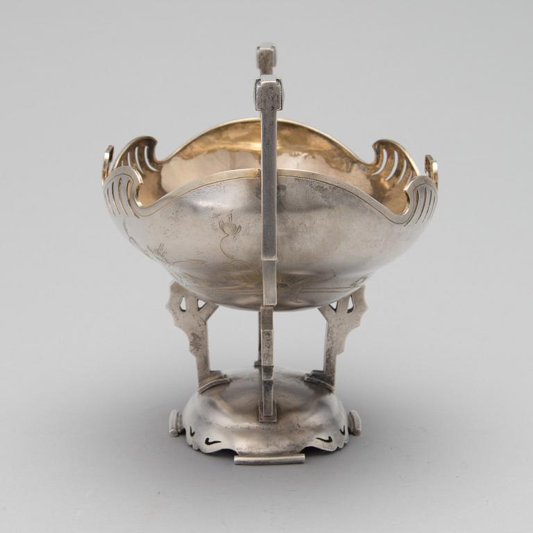 An art nouveau silver fruit bowl with gilt interior, marked BM, Russia around 1900.