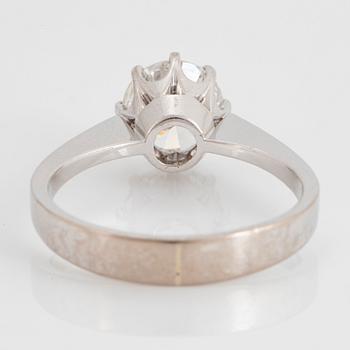 Ring 18K vitguld med en rund briljantslipad diamant ca 1.50 ct.