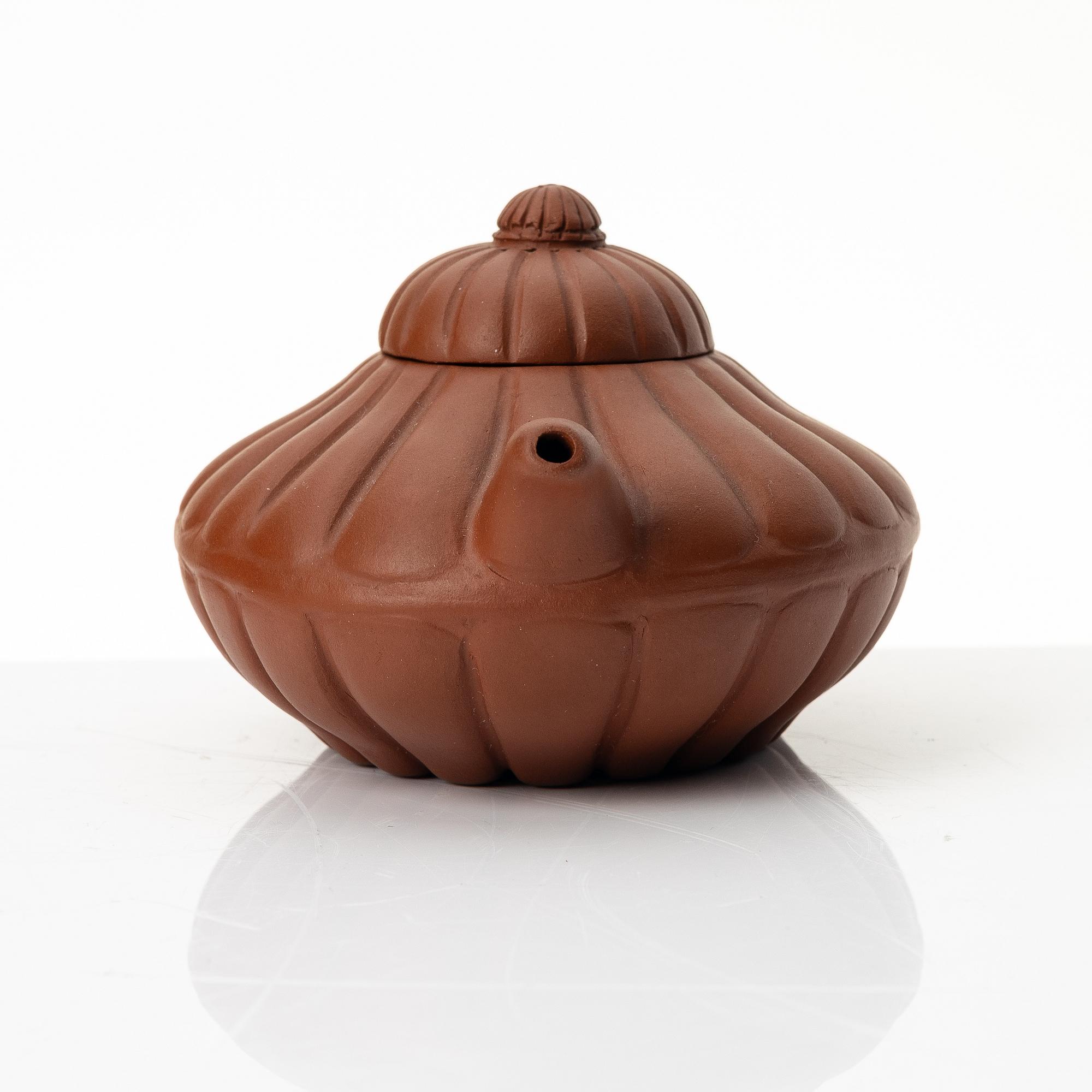 Zhou Guizhen, A Chinese yixing 'chrysanthemum' teapot, 1980/90s.