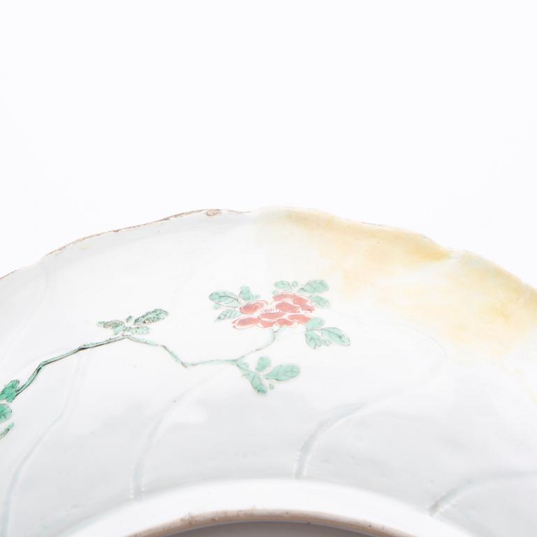 A famille verte dish, Qing dynasty, Kangxi (1662-1722).