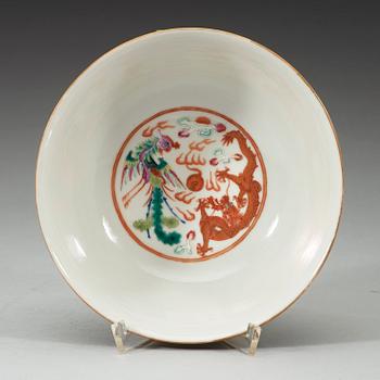 SKÅl, porslin. Qingdynastin, Guangxu sex karaktärers märke och period (1875-1908).