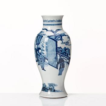 A blue and white vase, Qing dynasty, 19th Century.