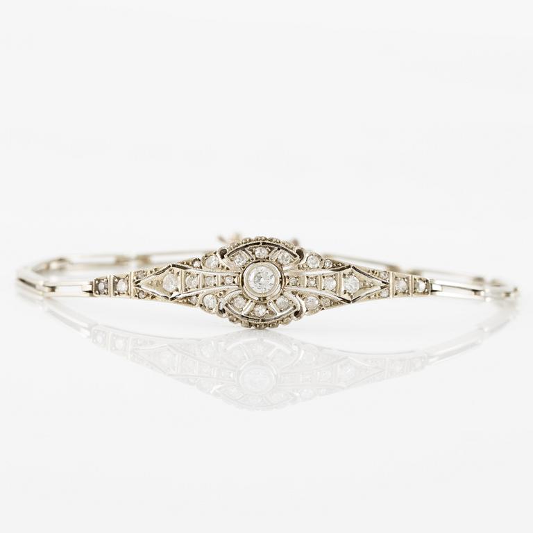 Bracelet 18K gold with old- and eight-cut diamonds.