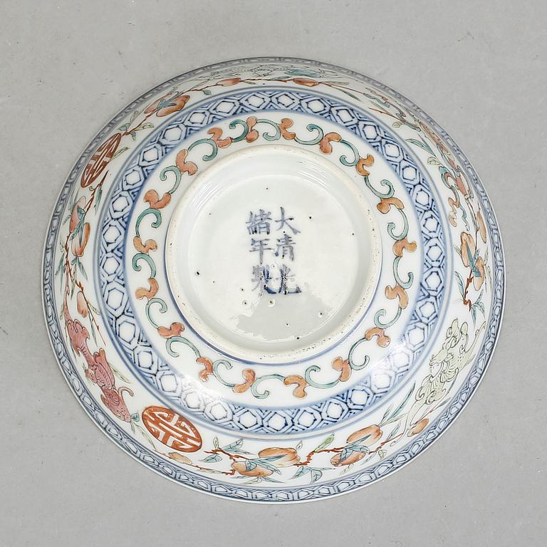 SKÅL, porslin, sen Qing dynasti, med Guangxus sex karaktärers märke.