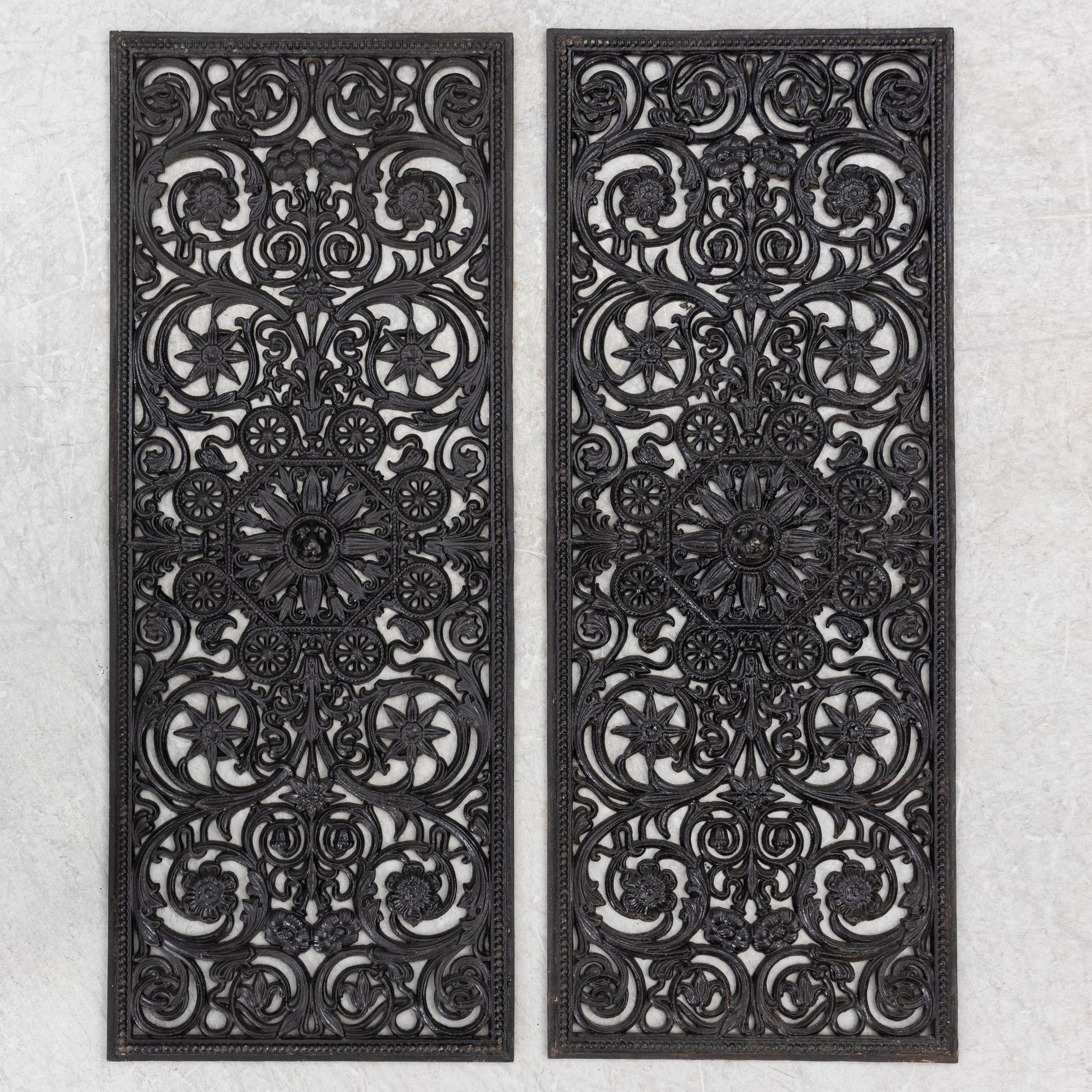 Dekorelement, ett par, tidigt 1900-tal.