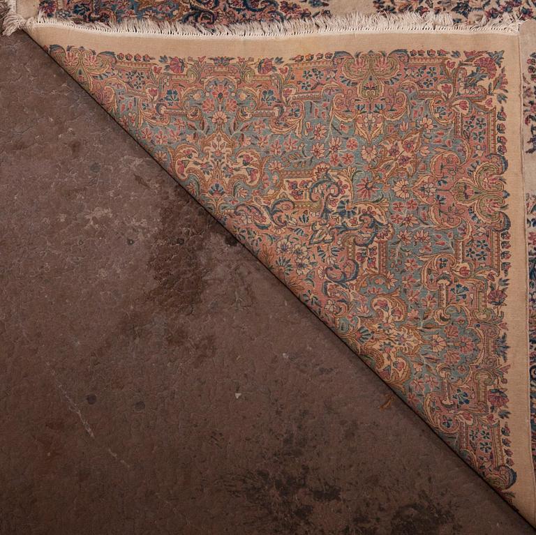 KIRMAN MATTA, ca 660x350 cm.