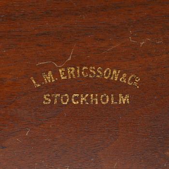 VÄGGTELEFON, med tillbehör, tidigt 1900-tal.