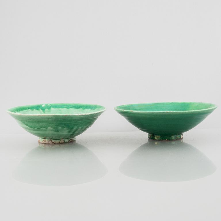 A pair of bowls, circa 1900.