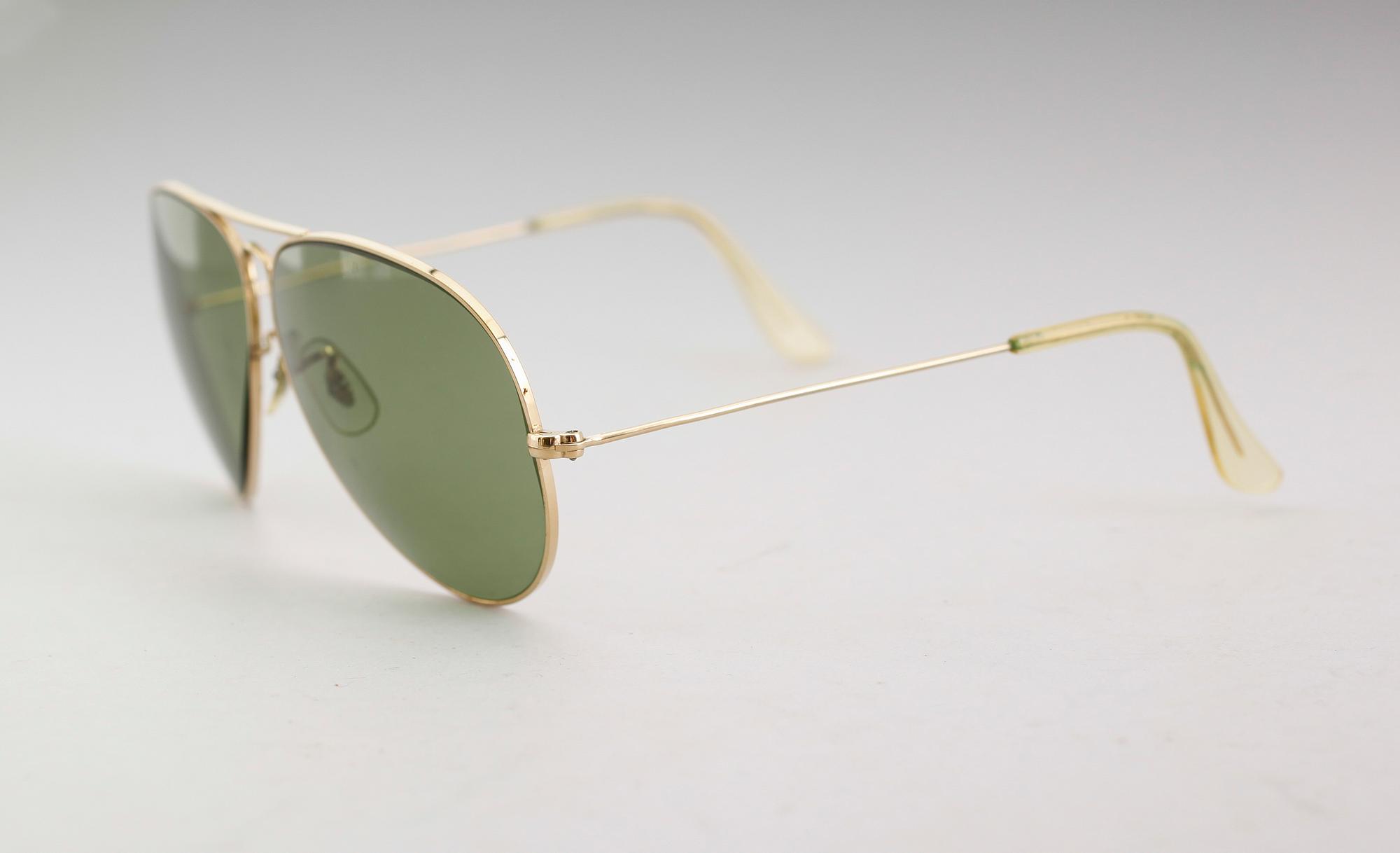 SOLGLASÖGON, 1 par, Ray Ban.