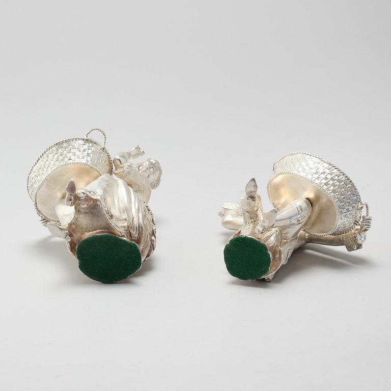 A pair of silver figurines bought at Garrard, London, 21th century.