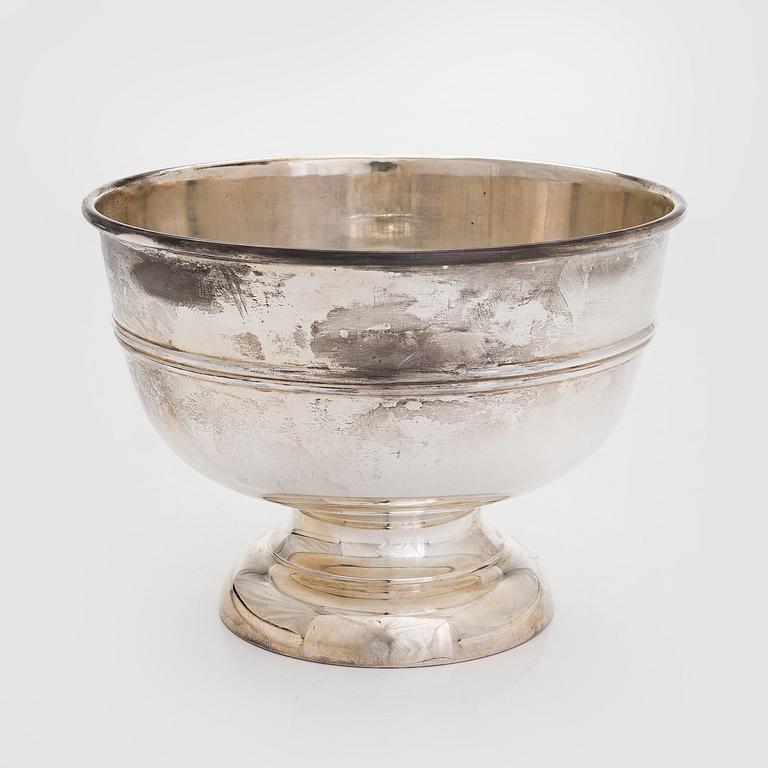 A sterling silver bowl, Elkington & Co Ltd Birmingham England 1935.