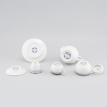 29 pieces of porcelain tableware by Jackie Lynd/Louise Adelborg for Rörstrand, model "Prince"/"Nationalservisen".