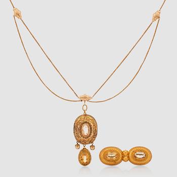 1092. A 2- piece, Victorian citrine set of jewellery. Made in Finland ca 1873-74.