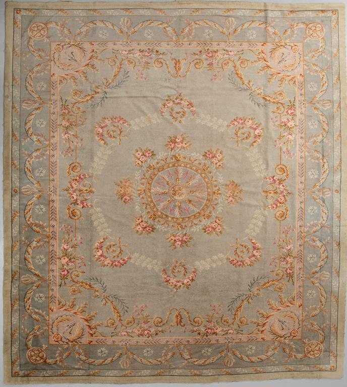 Matta, Antik, Savonnerie, Centraleuropa, ca 500 x 387 cm.