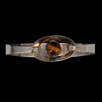 ARMRING, silver och tigeröga, E.Granat, Helsingfors 1962.