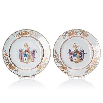 1073. A pair of armorial dishes, Qing dynasty, Qianlong (1736-95).