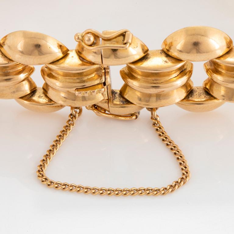 An 18K gold bracelet.