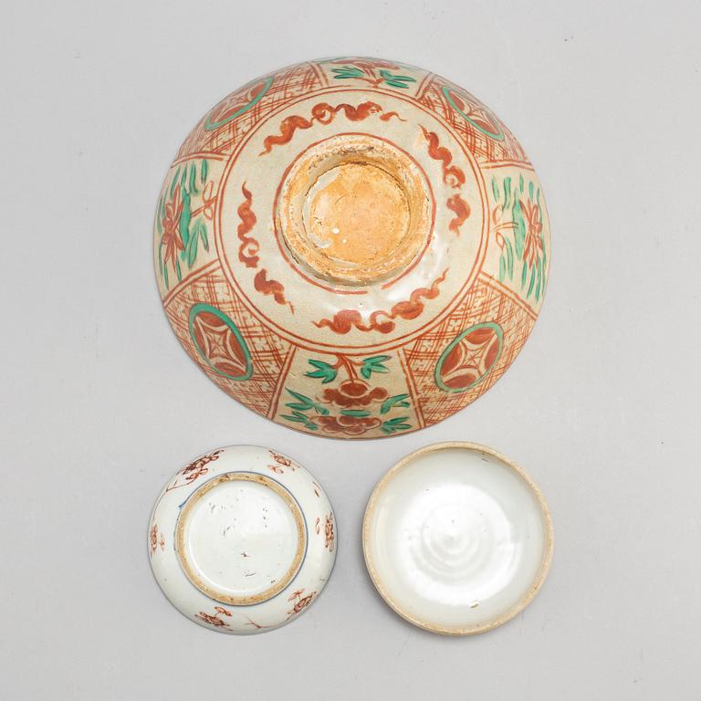 A ceramic bowl, and a jar with cover, Ming dynasty, 17th century.