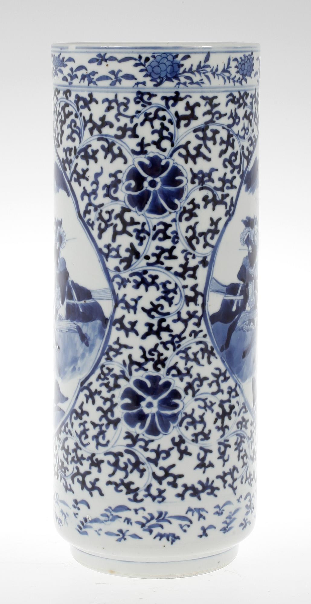 PENSELVAS, porslin, Kina 1800-tal.