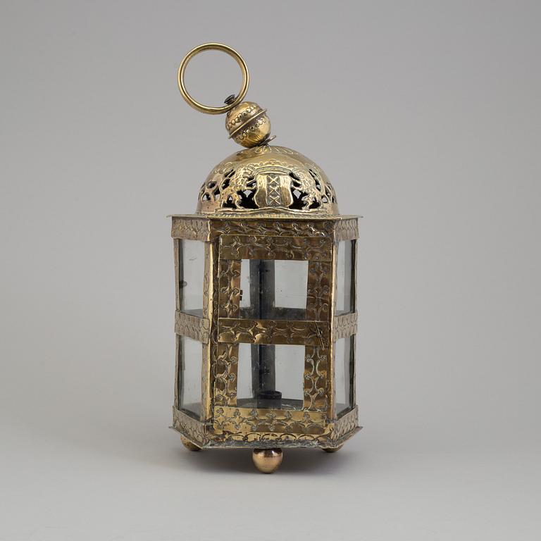 AN 18TH CENTURY BRASS LANTERN.