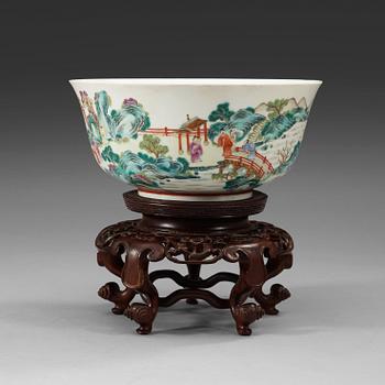 A famille rose bowl, first half of 20th Century with Qianlong seal mark.