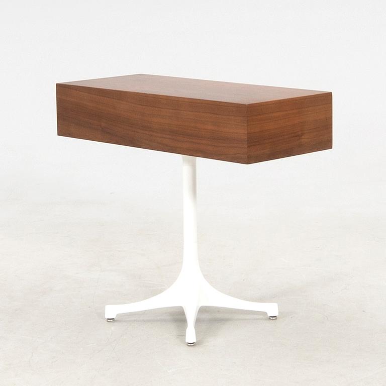 George Nelson "Jewelry chest on stand", modellnr 5515 1900-talets senare del.