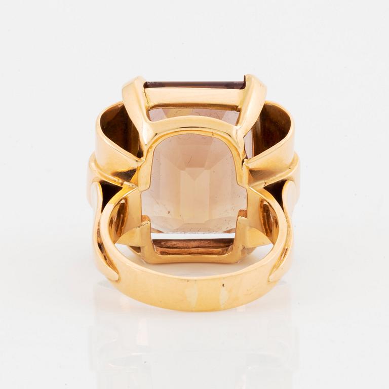 An 18K gold ring set with a step-cut citrine.