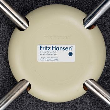 Arne Jacobsen, eight chairs, 'Serie 7', Fritz Hansen 2001.