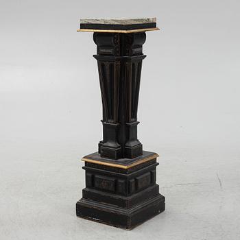 Piedestal, sent 1800-tal.