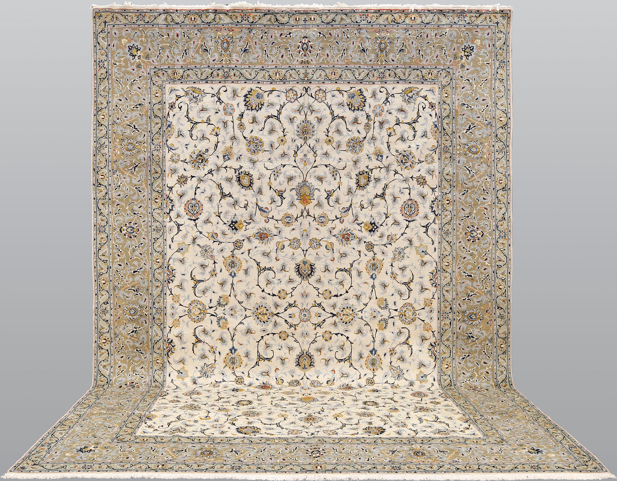 A carpet, Kashan, ca 500 x 347 cm.