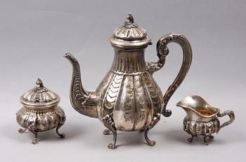 KAFFESERVIS, 3 delar, silver, rokokostil, Tyskland. Tot vikt ca 1395 gram.